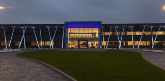 NSK kogelomloopspindels perfectioneren het snijden van lenzen